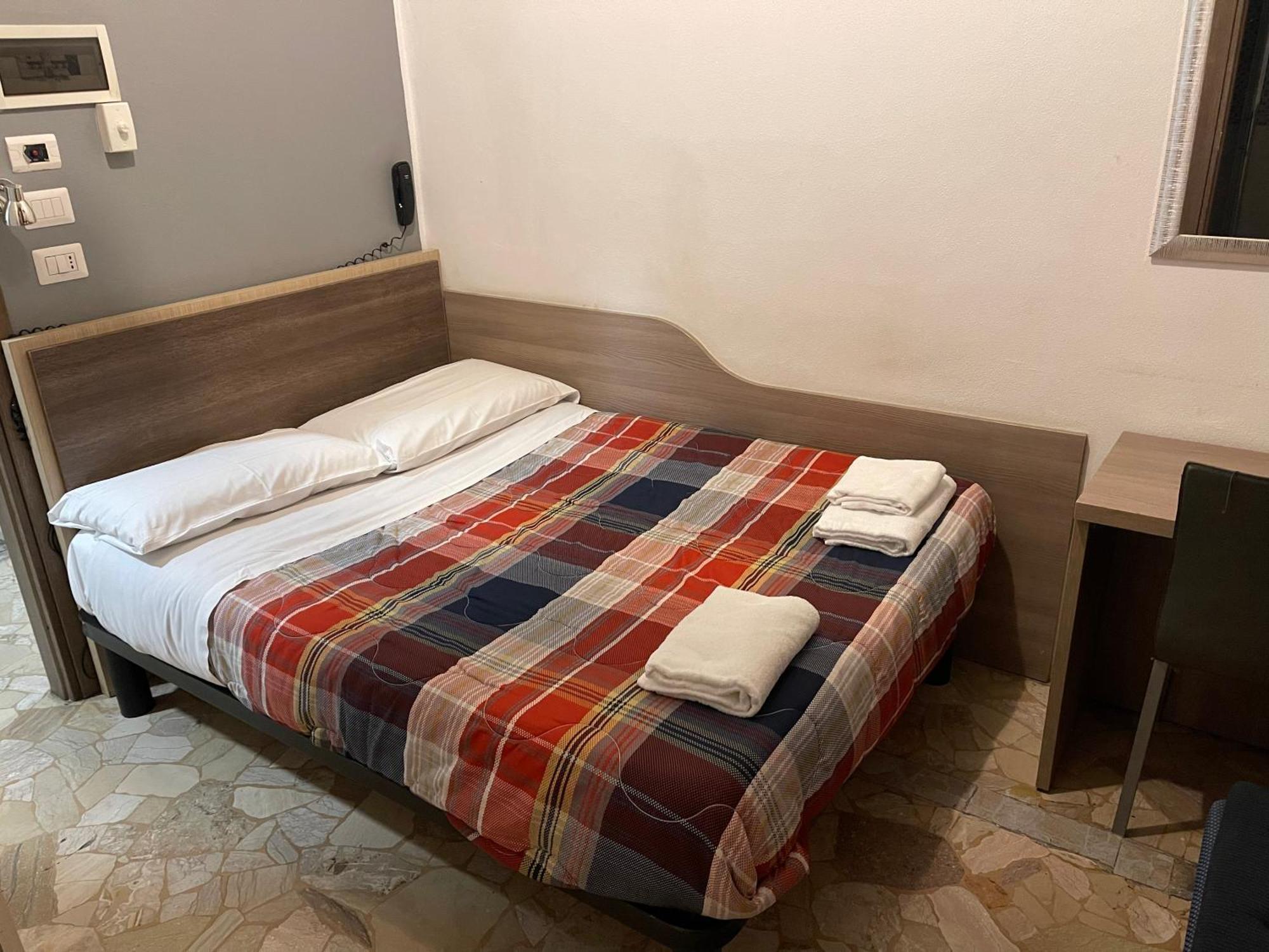 Hotel Bissi Milan Luaran gambar